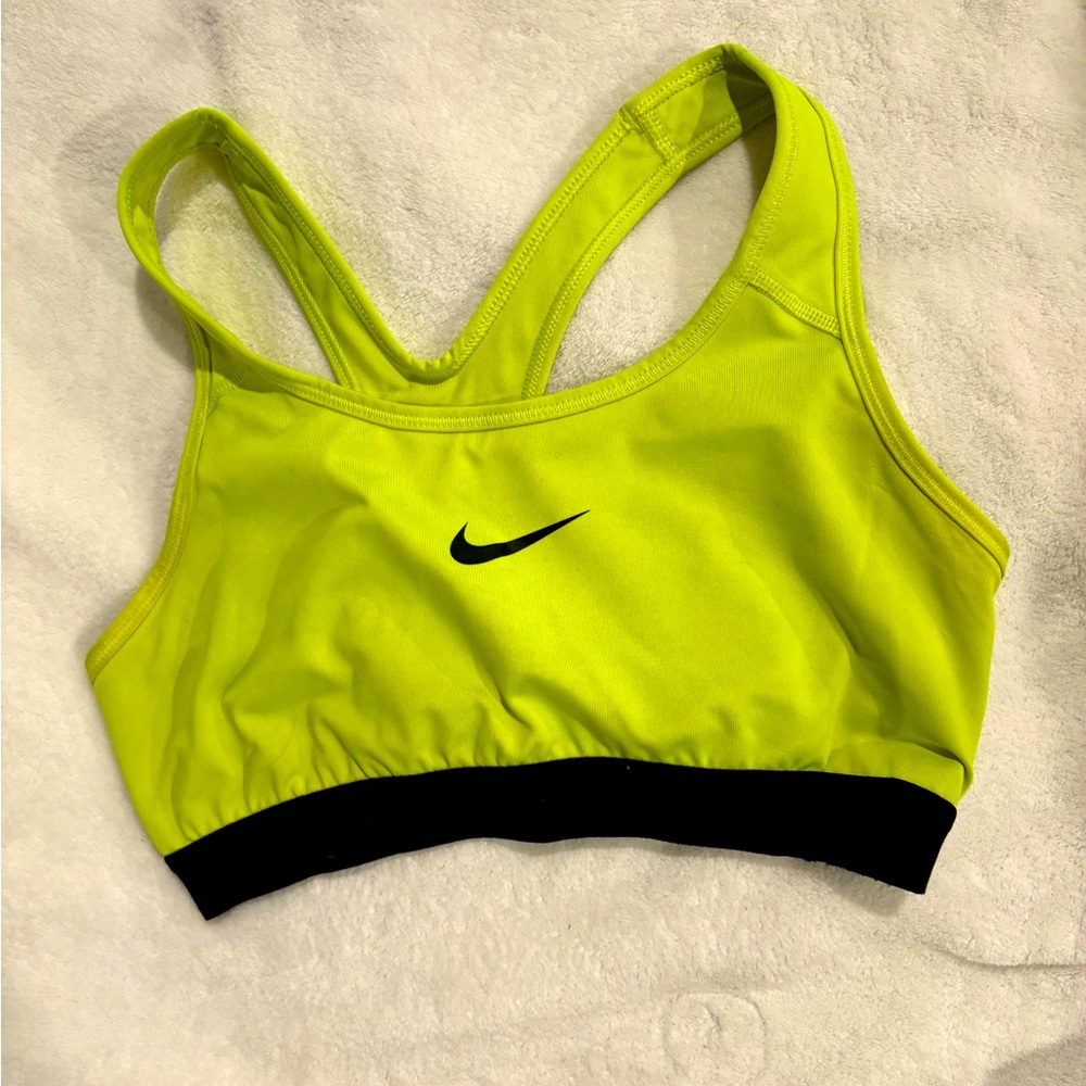 Nike sport bra size M